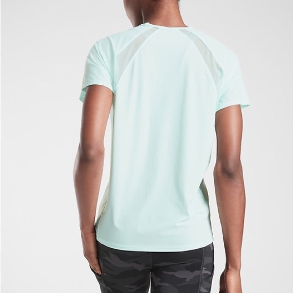 Athleta Ultimate Hybrid Tee xs